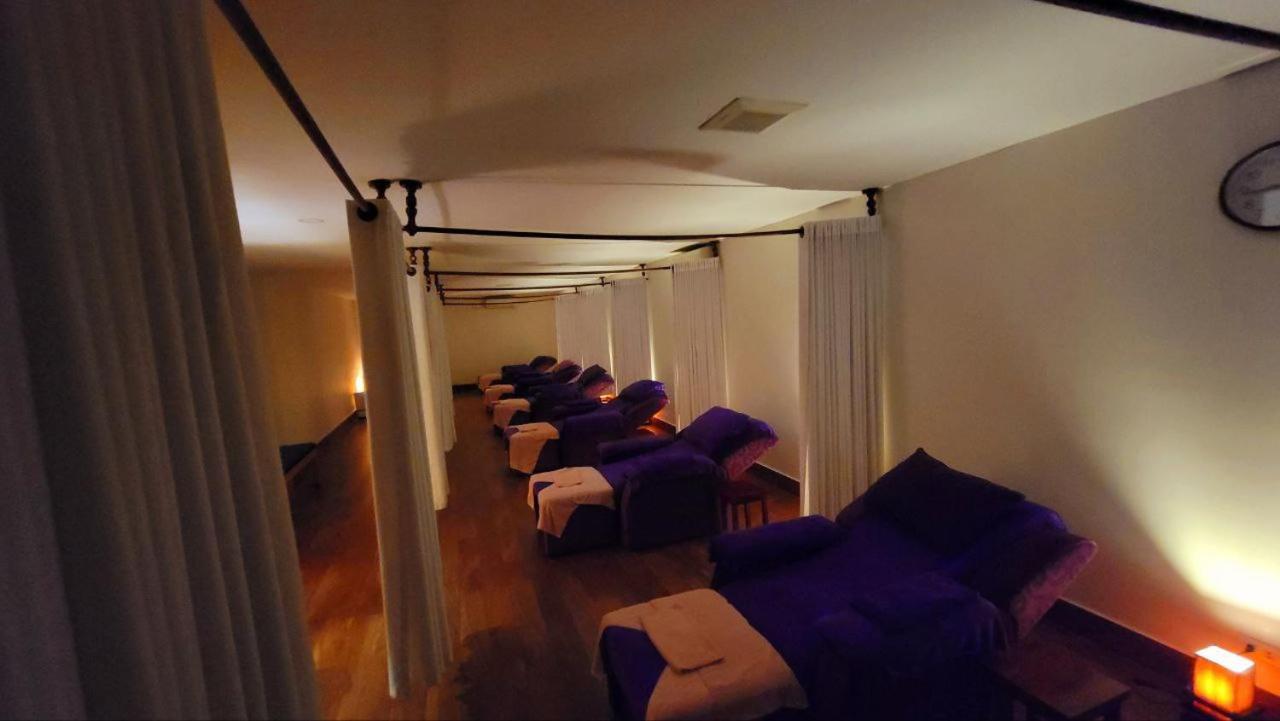 Azumaya Hotel Phnom Penh Exteriör bild